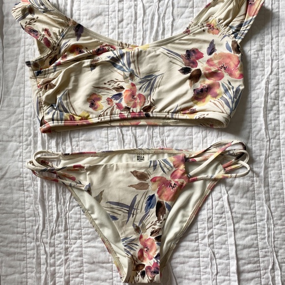 Billabong floral bikini - Picture 2 of 3